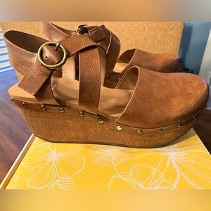 Brand new never worn Womens YELLOWBOX BARAH TAN SIZE 9 M